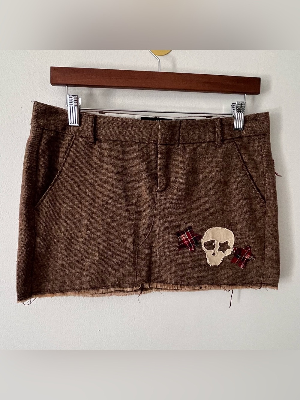 Jimmy’Z Brown Vtg Y2K Wool Tweed Micro Mini Skirt W/ Skull Star Patches sz 30"